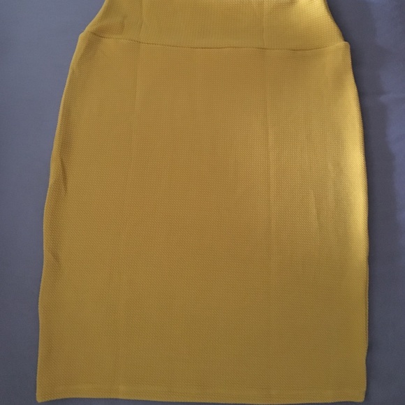LuLaRoe Dresses & Skirts - NWOT Lularoe Cassie pencil skirt
